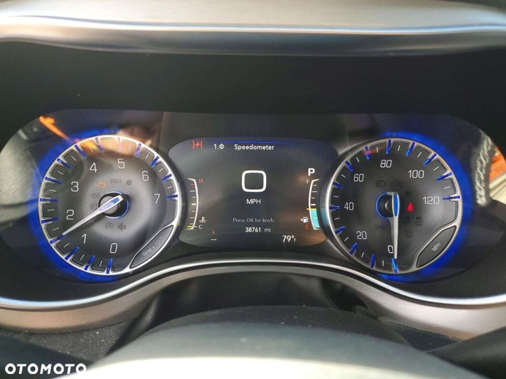 Chrysler Pacifica - 11