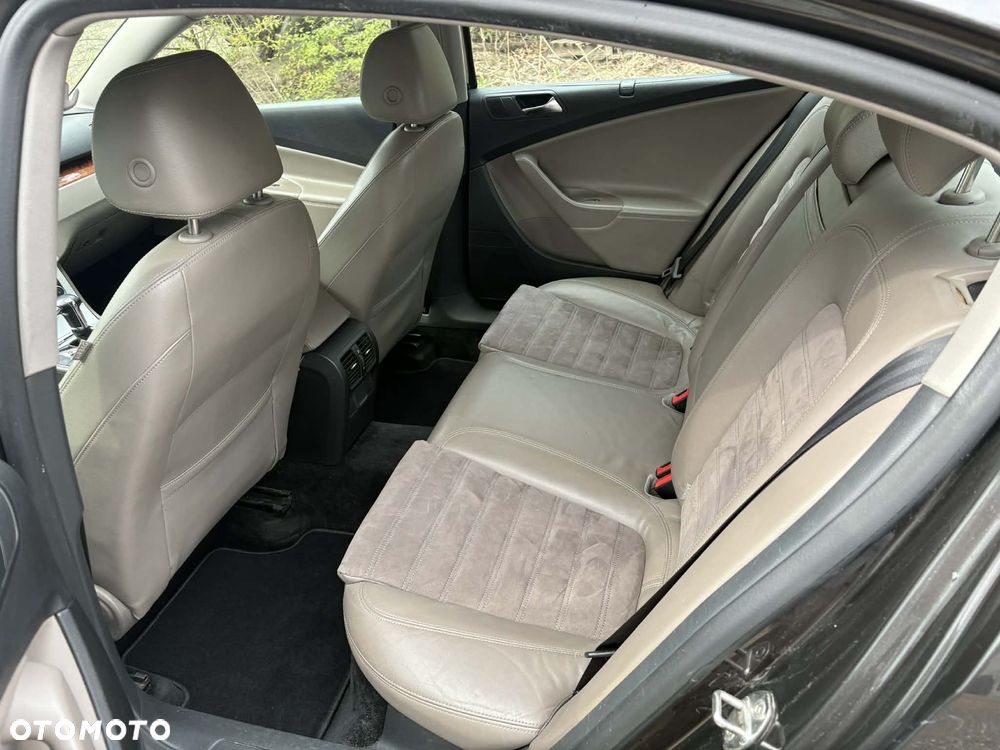 Volkswagen Passat 2.0 TDI Highline DSG - 8