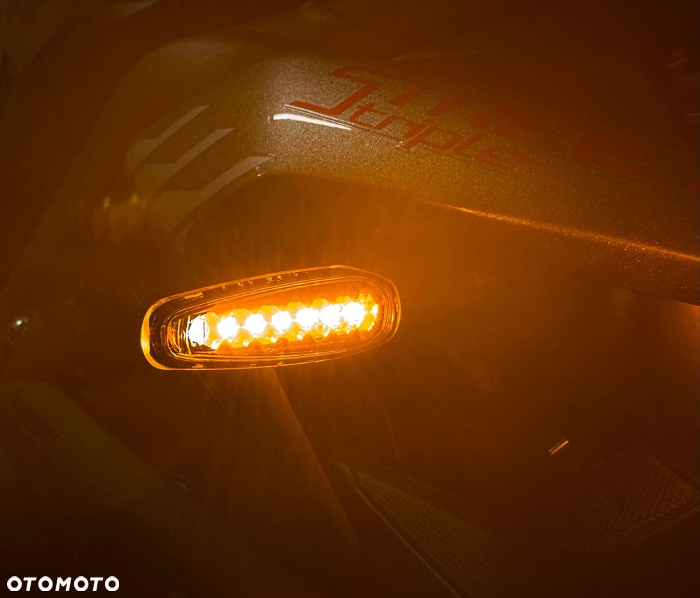 Triumph Street Triple - 7