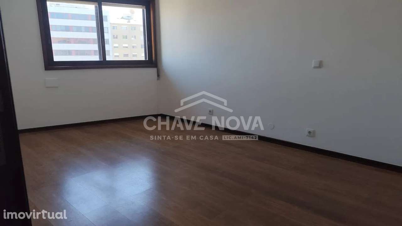 T2 c/garagem box em Mafamude (350m Estação Metro) - Grande imagem: 3/13