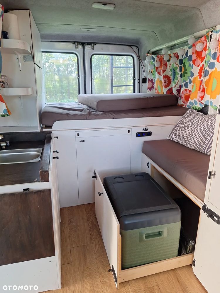 Mercedes-Benz Sprinter - 14