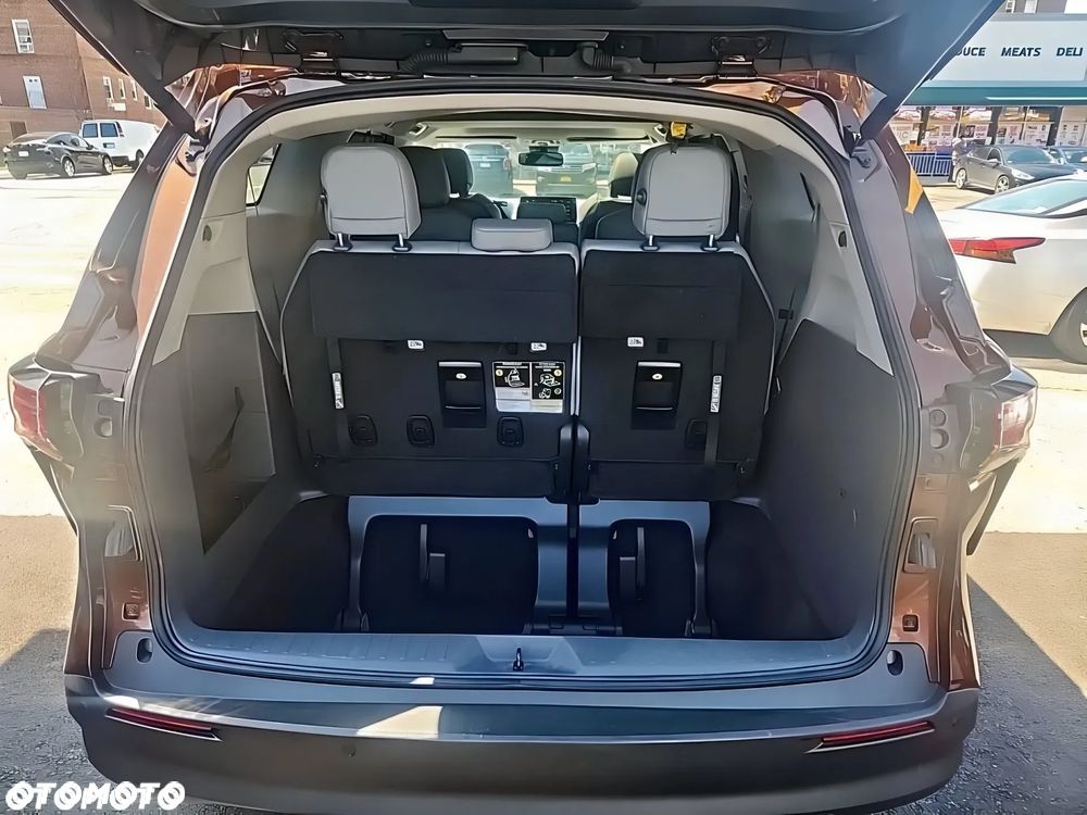 Toyota Sienna - 10