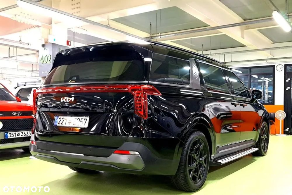 Kia Carnival - 2