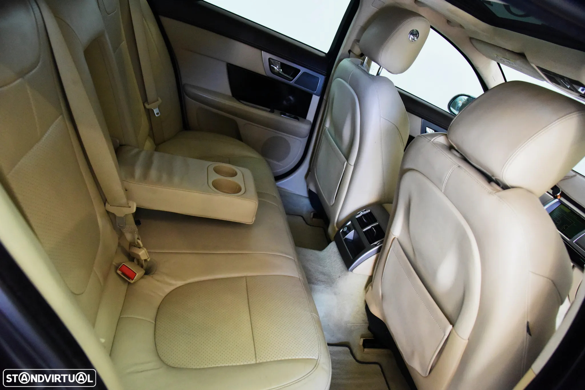 Jaguar XF 3.0 D V6 S Luxury - 34
