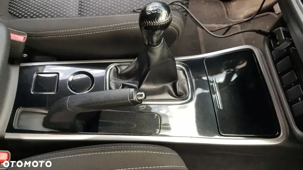 Mitsubishi Outlander 2.0 Invite + 2WD - 20