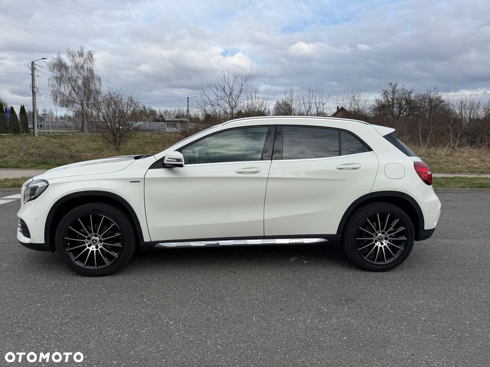 Mercedes-Benz GLA 180 7G-DCT UrbanStyle Edition - 11