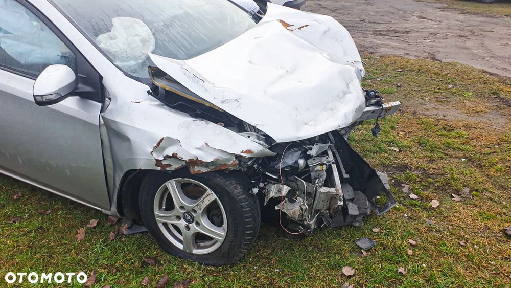 Toyota Auris 1.6 Premium - 8