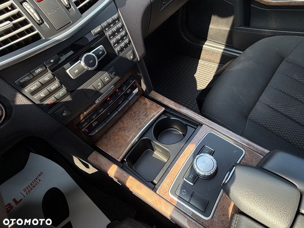 Mercedes-Benz Klasa E 200 CGI BlueEFFICIENCY 7G-TRONIC Elegance - 21