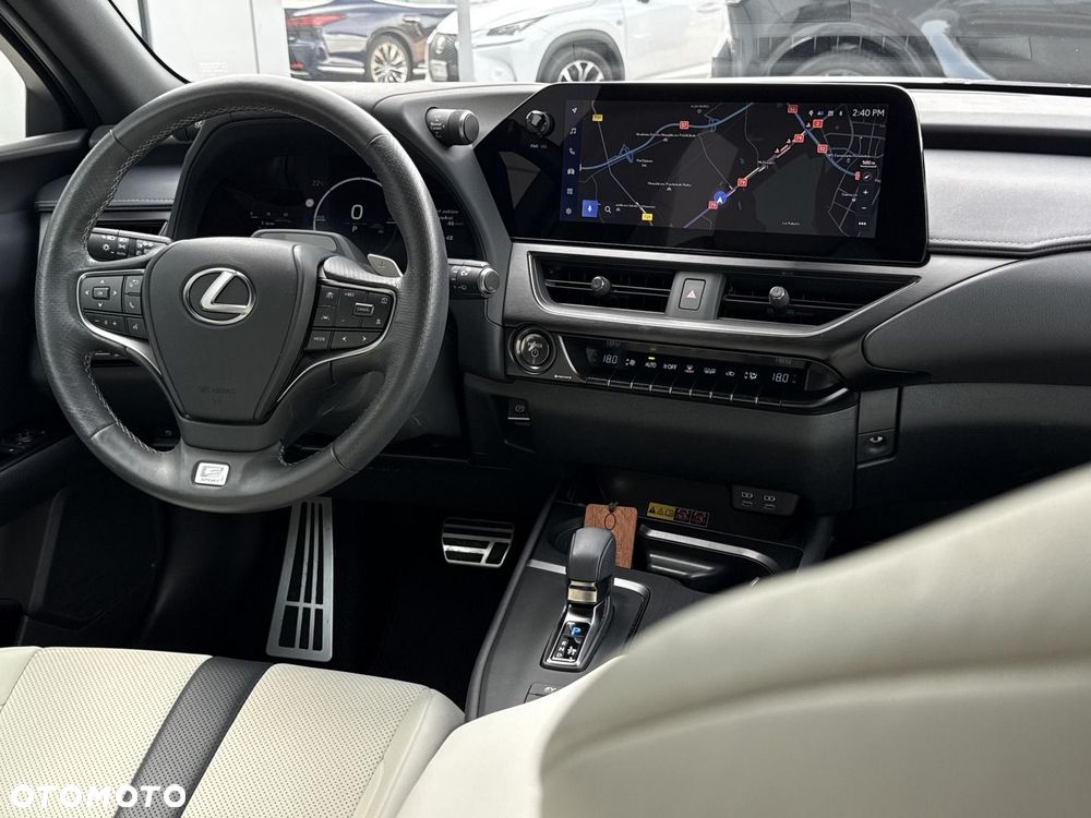 Lexus UX - 25