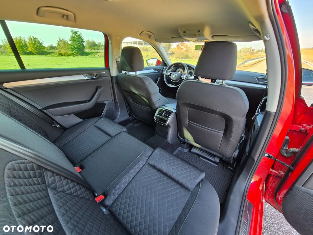 Skoda Superb Combi 2.0 TDI DSG Ambition - 23