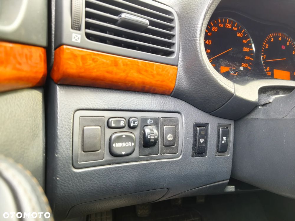Toyota Avensis 1.8 VVT-i Luna - 21
