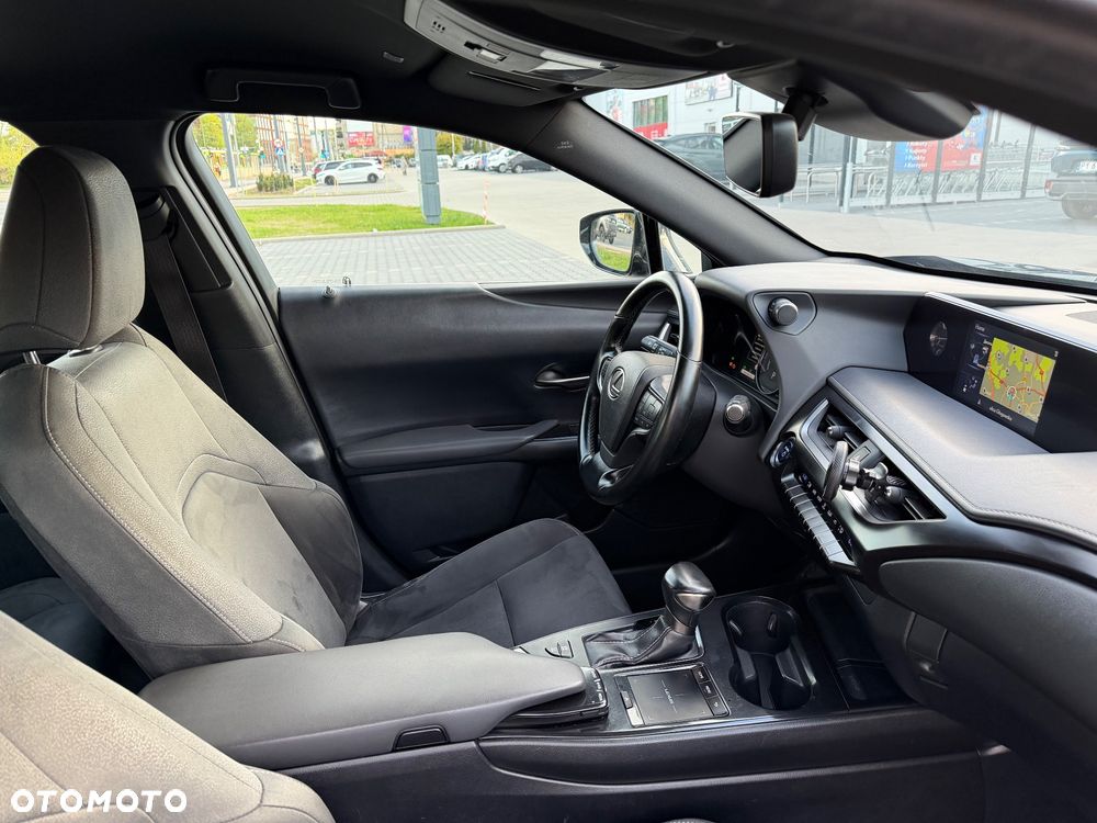 Lexus UX 250h Business Edition - 23