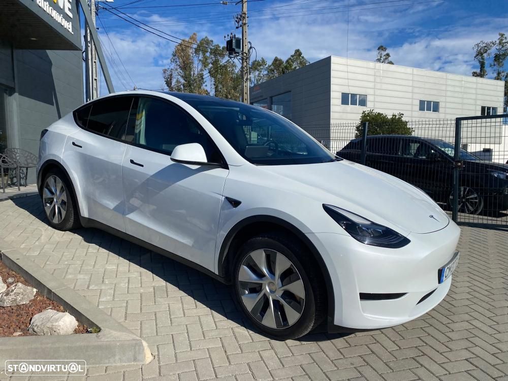 Tesla Model Y Standard RWD - 2
