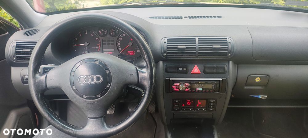 Audi A3 3-drzwiowe 1.6 Ambiente - 9