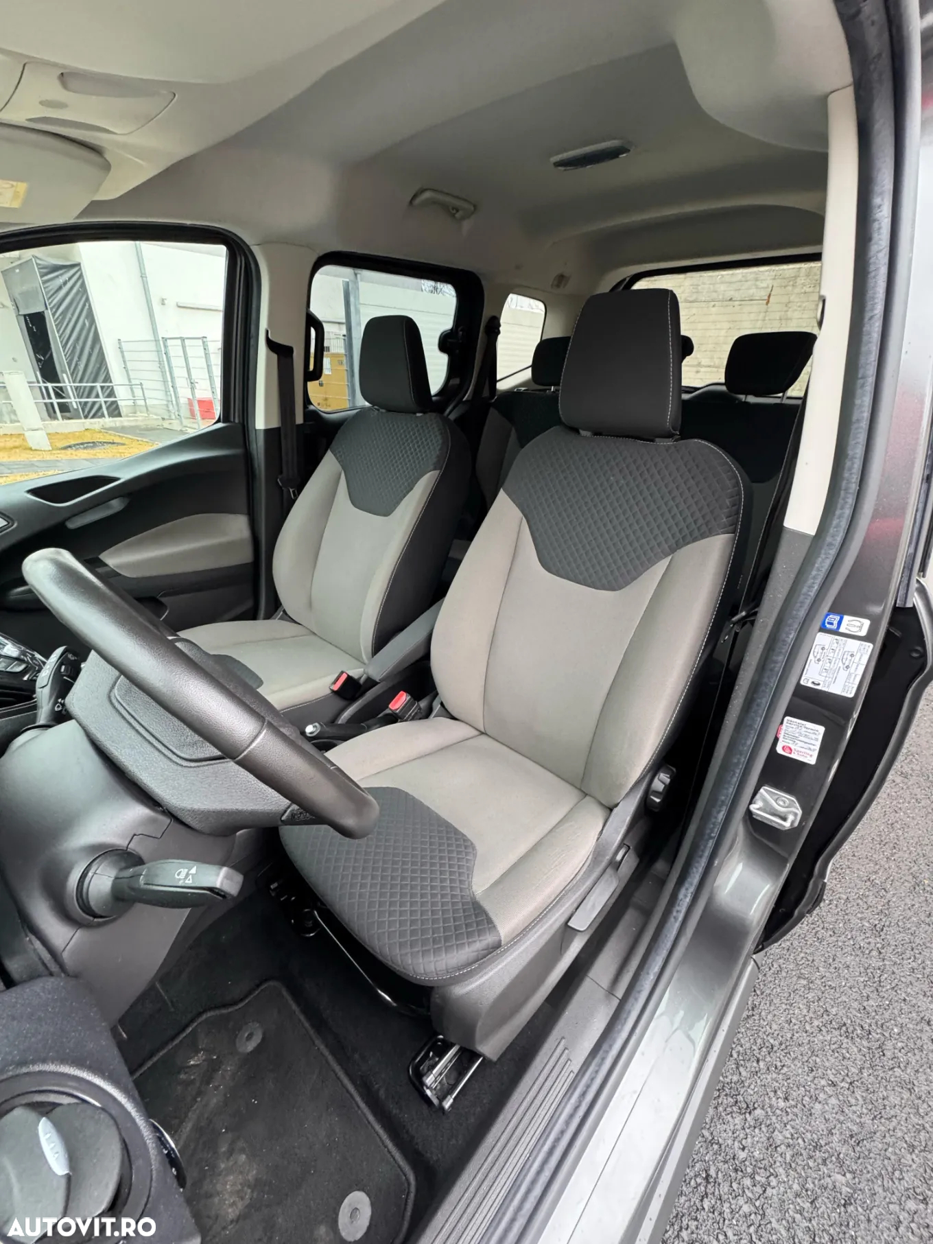 Ford Tourneo Courier 1.0 EcoBoost Titanium - 11