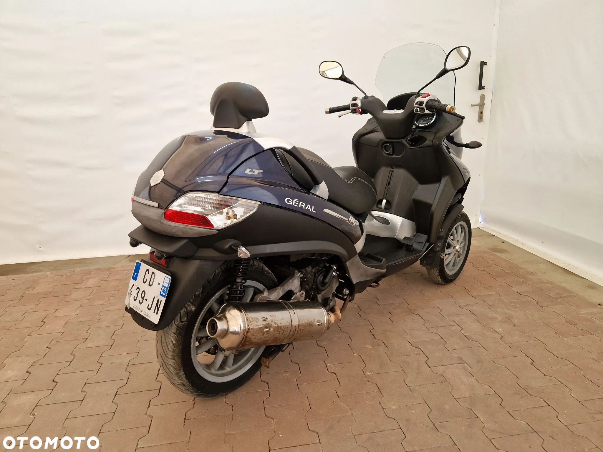 Piaggio MP-3 - 6