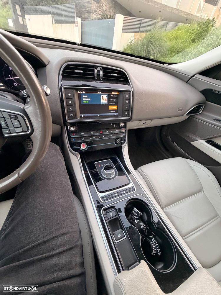 Jaguar XE 2.0 D Prestige Aut. - 8