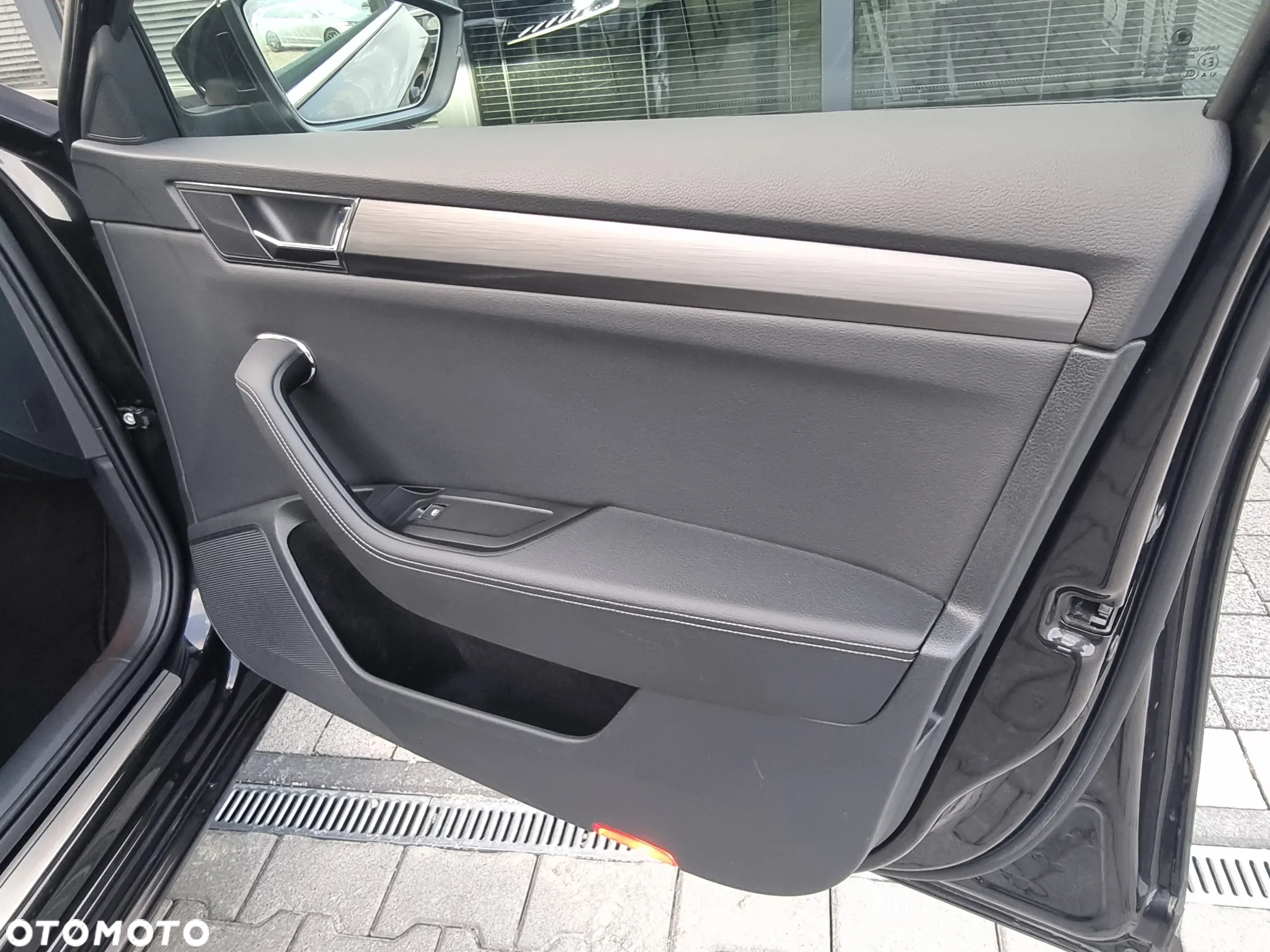 Skoda Superb 2.0 TDI SCR Style DSG - 36