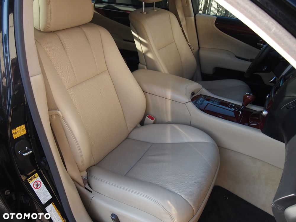 Lexus LS 600h L Superior - 15