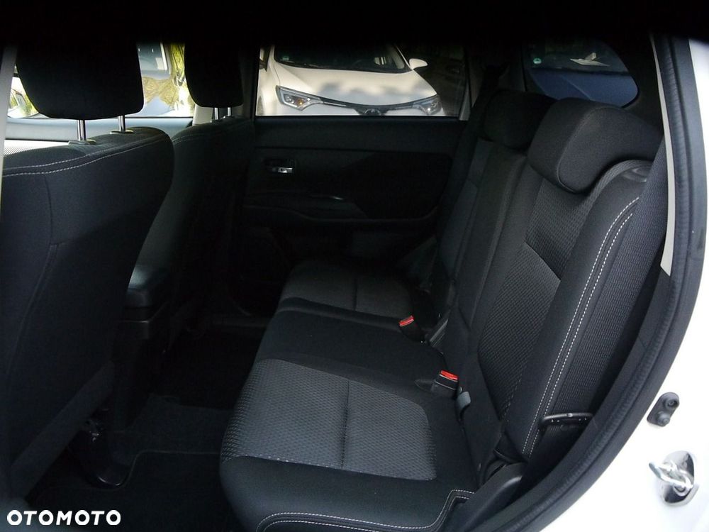 Mitsubishi Outlander 2.2 DI-D 4WD Automatik Diamant Edition+ - 34
