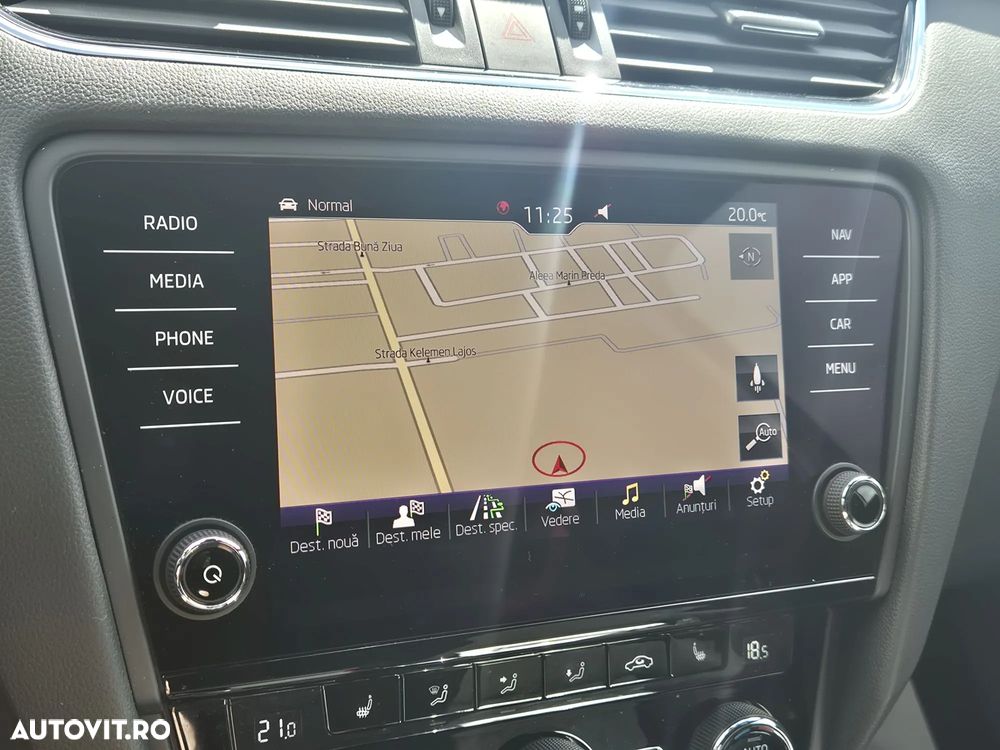 Skoda Octavia 2.0 TDI DSG RS - 23