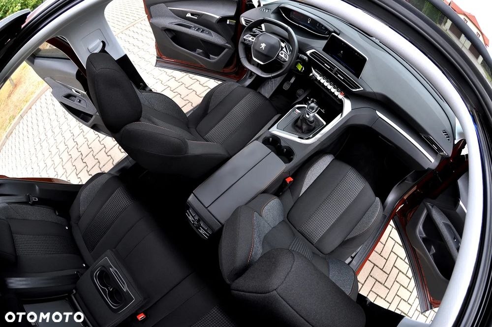 Peugeot 3008 1.2 PureTech Allure S&S - 18