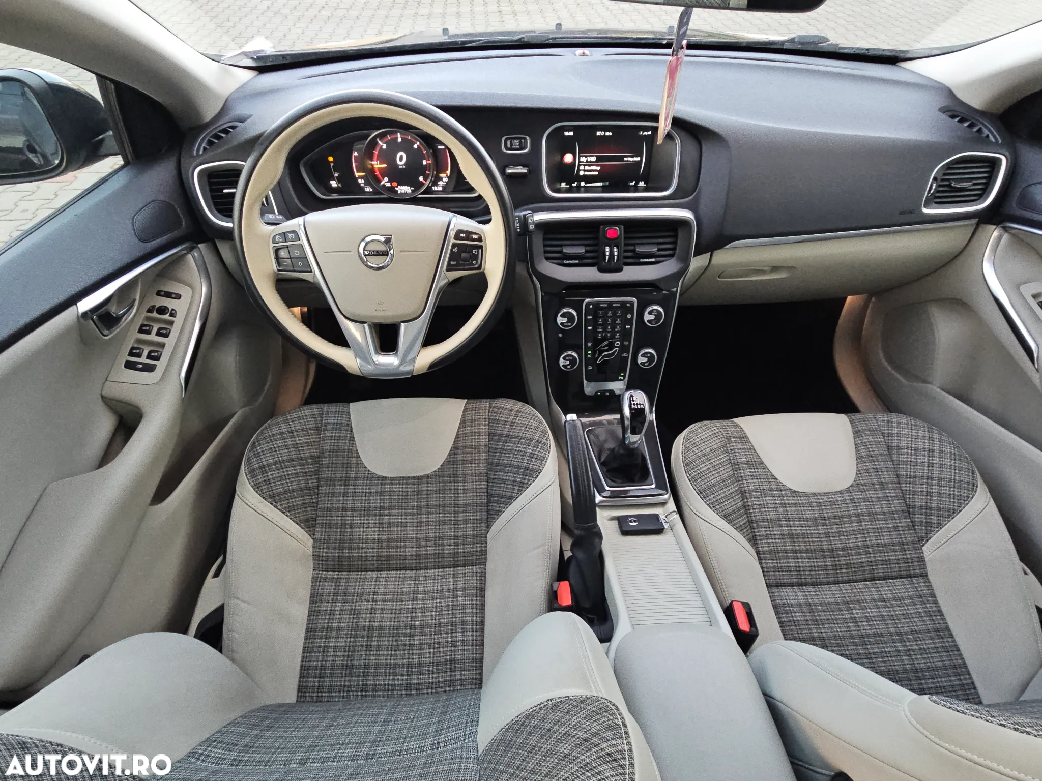 Volvo V40 D2 DRIVe Momentum - 4