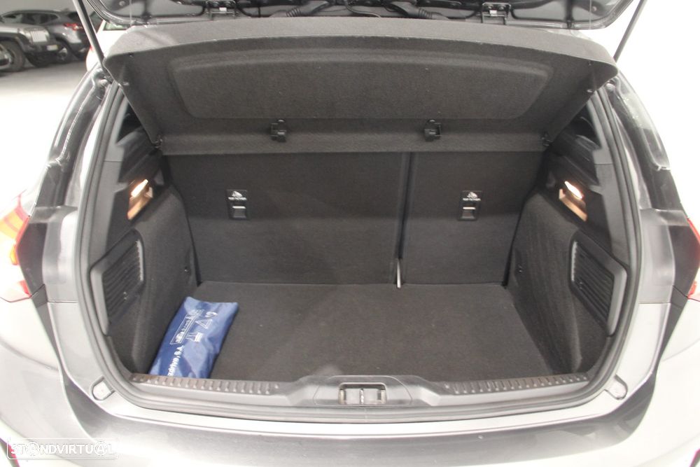 Ford Focus 1.0 EcoBoost ST-Line - 26