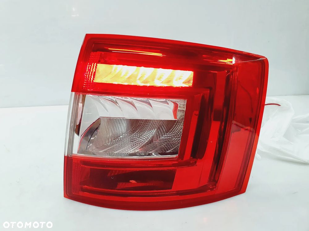 LAMPA TYŁ PRAWA SKODA OCTAVIA III 3 KOMBI 5E9 12r+ ORYGINAŁ 5E9945096A - 1