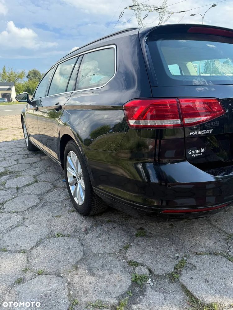 Volkswagen Passat Variant 2.0 TDI SCR DSG Business - 9