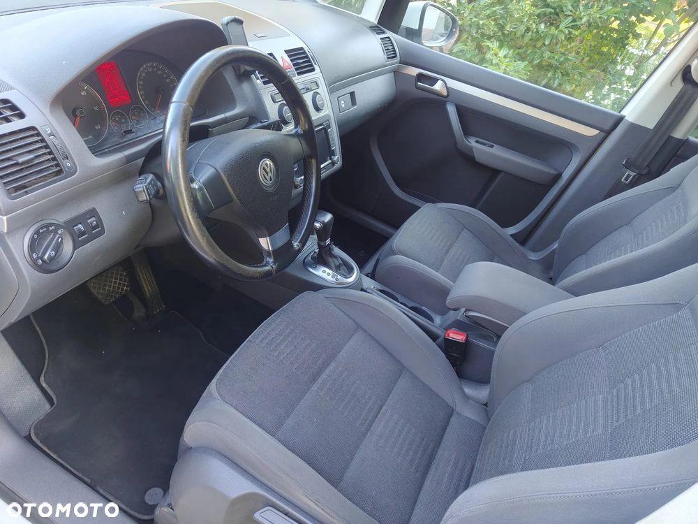 Volkswagen Touran 2.0 TDI DPF Highline DSG - 29