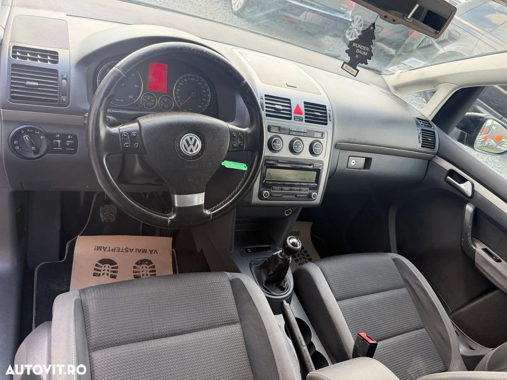 Volkswagen Touran - 5
