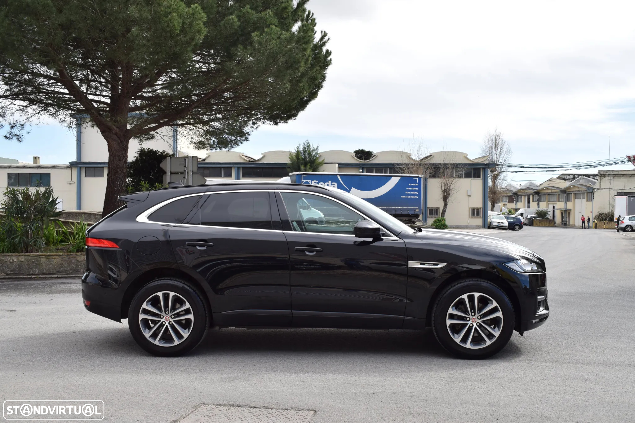 Jaguar F-Pace 2.0 i4D R-Sport AWD - 19