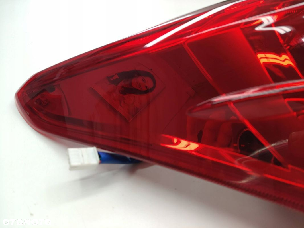 LAMPA LEWY TYŁ LEWA TYLNA TOYOTA AURIS II KOMBI - 3