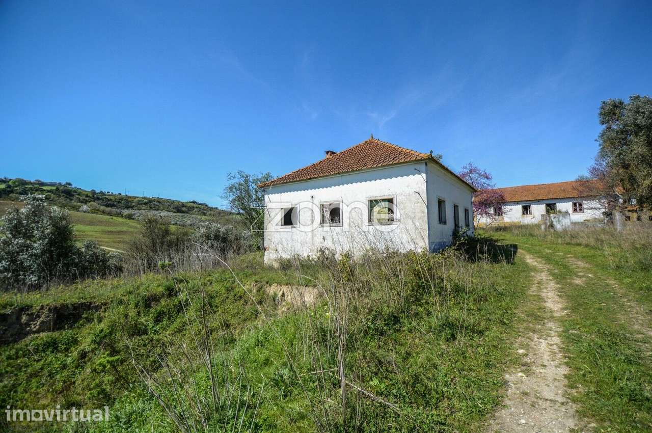 Moradia 4 quartos para remodelar Rio Maior, Santarém - Grande imagem: 2/29