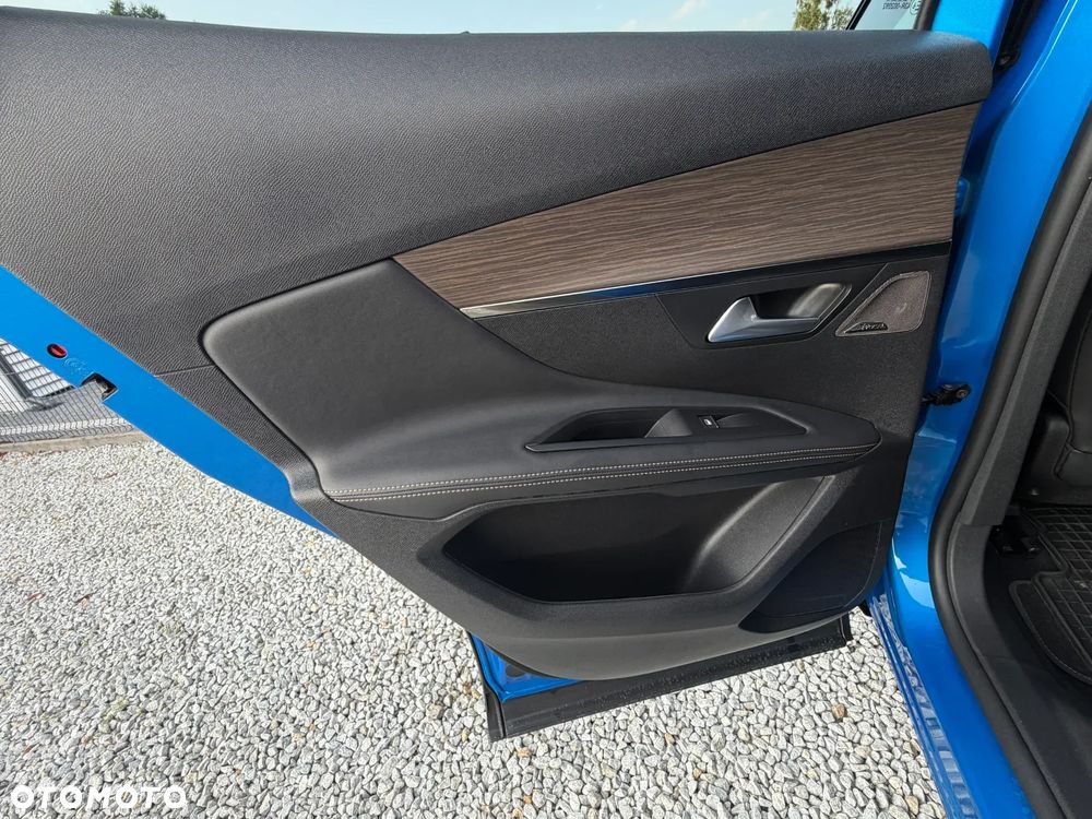 Peugeot 3008 1.6 PureTech HYbrid GT Line S&S EAT8 - 27