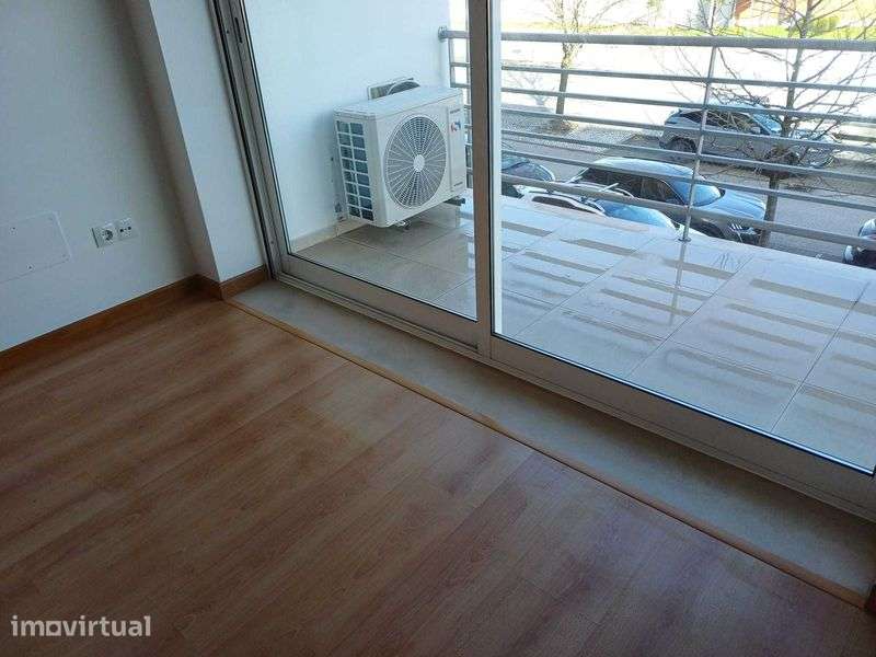 Apartamento T0 C/ Garagem Fórum de Coimbra/Portugal dos Pequenitos - Grande imagem: 3/12