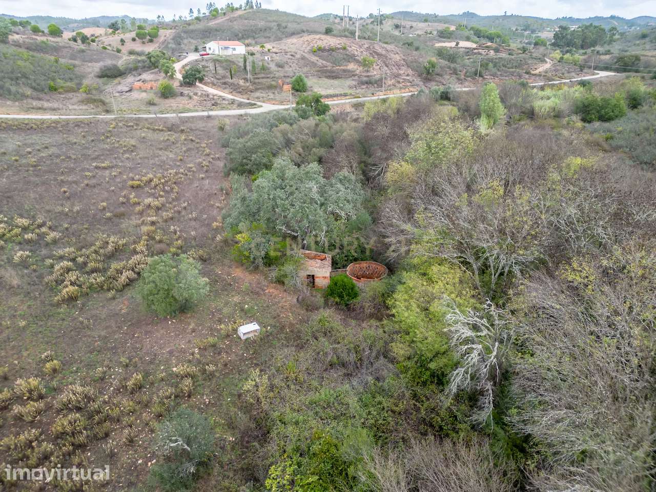 Moradia de 136 m2 para reabilitar em lote urbano de 960m2 num terreno - Grande imagem: 5/35