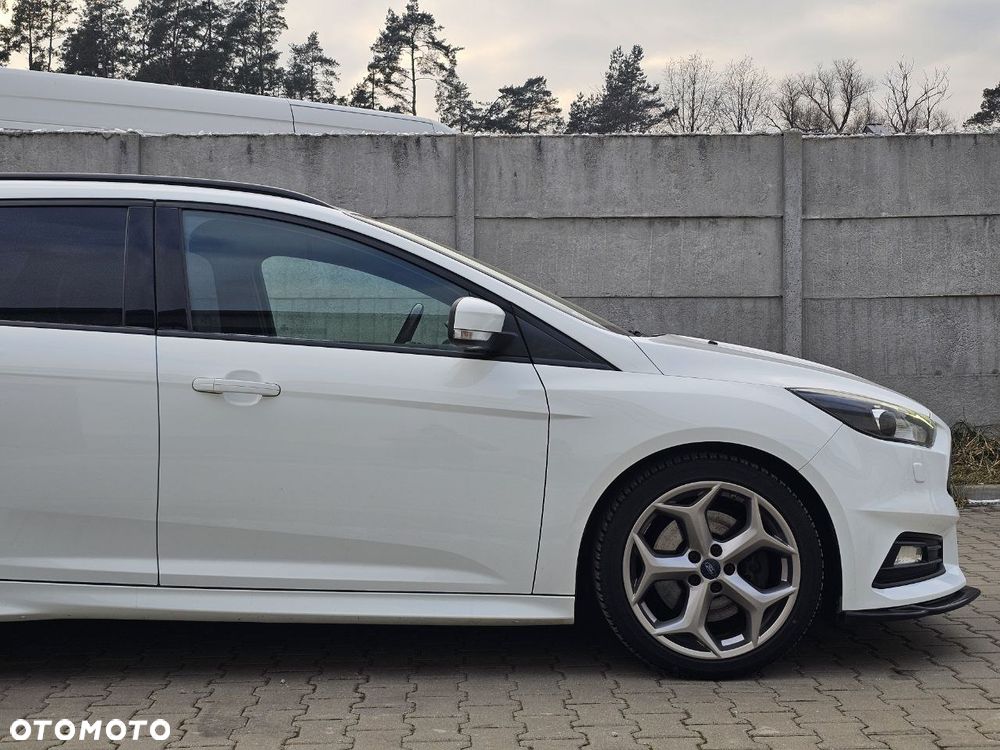 Ford Focus SW ST - 13