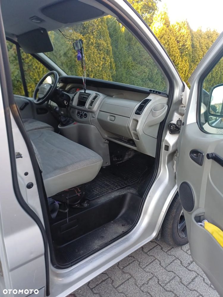 Renault Trafic - 16