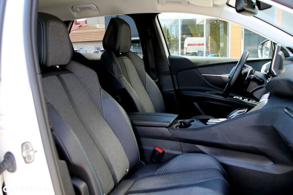 Peugeot 3008 1.2 PureTech Allure Pack S&S EAT8 - 29