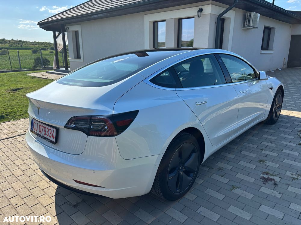 Tesla Model 3 - 4