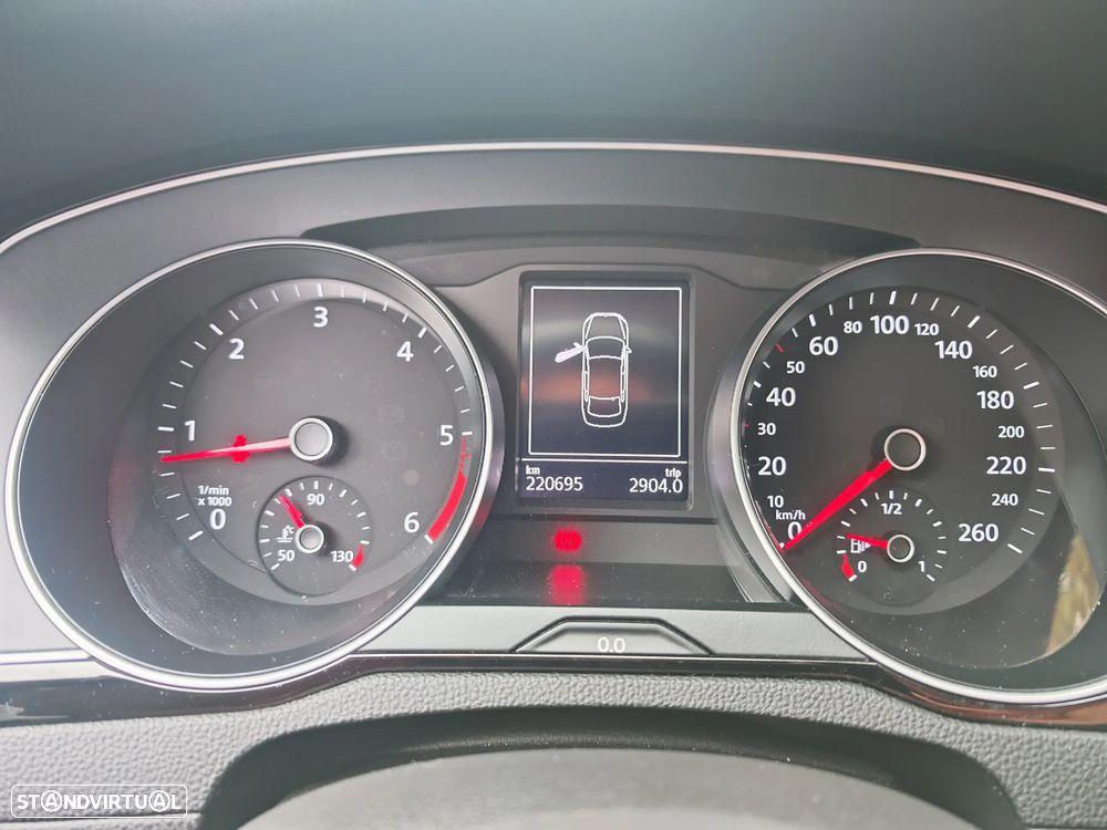 VW Passat 1.6 TDI BlueMotion - 23