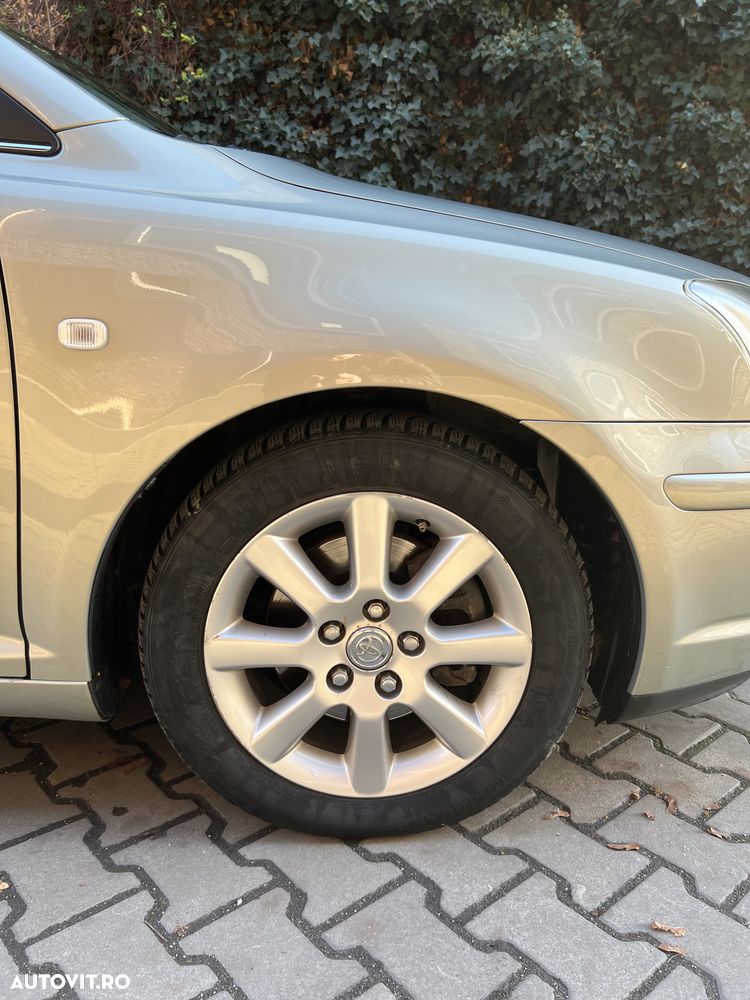 Toyota Avensis - 10
