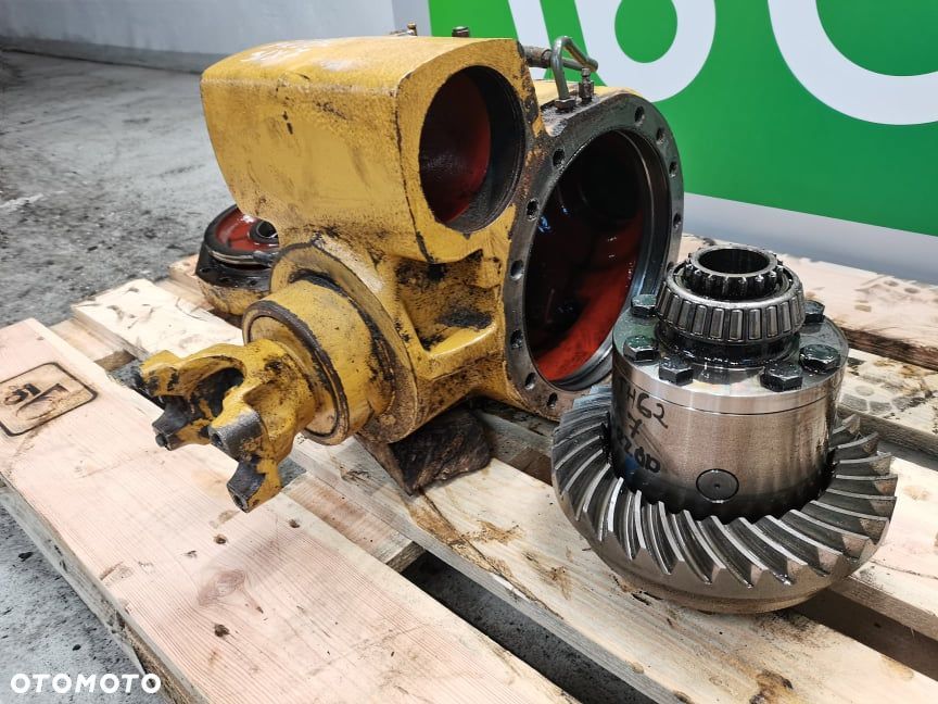 CAT TH 82 {Dyferencjał Z-ITA-753386} - 10