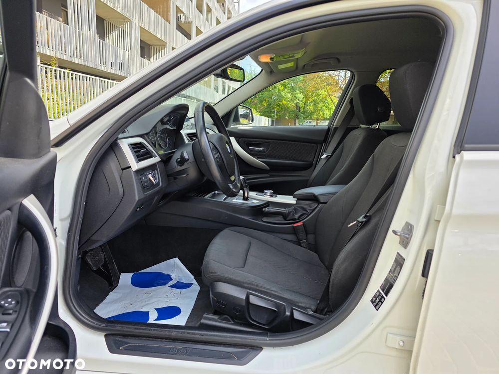 BMW Seria 3 2018 photo 4