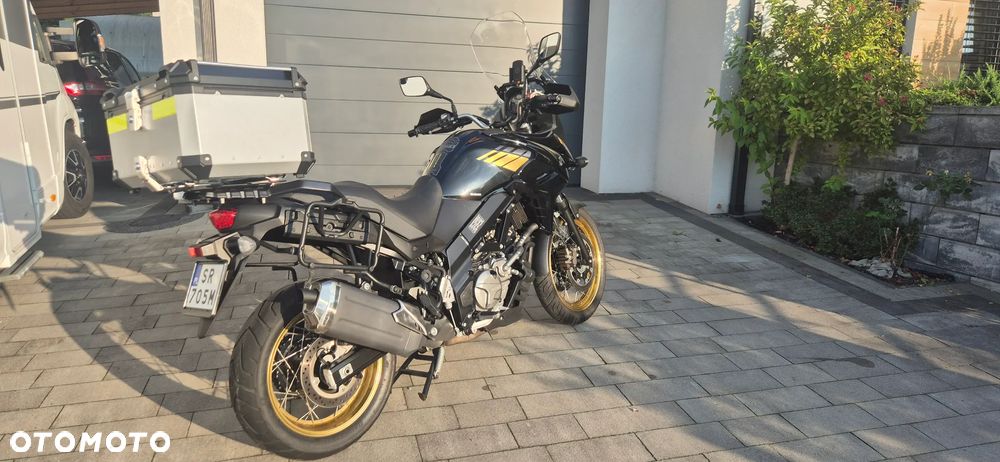 Suzuki V-STROM - 10