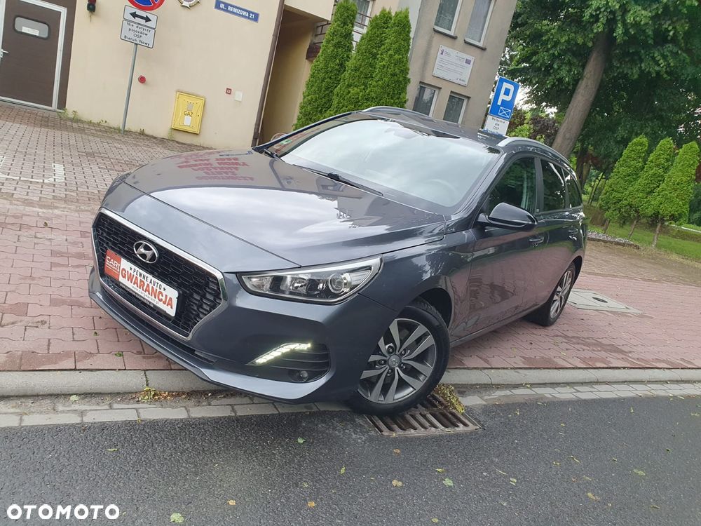Hyundai i30 blue Kombi 1.4 YES Silver - 26