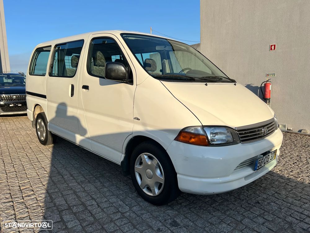Toyota HiAce 2.5 D-4D Curto Luxo 2.6T - 5