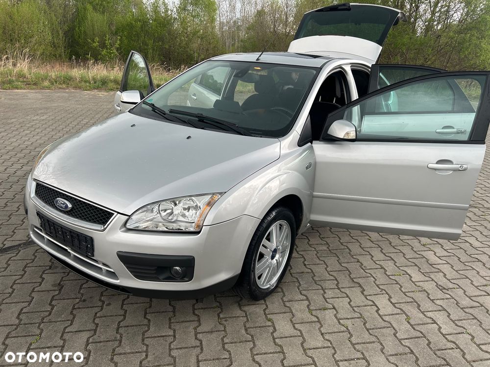 Ford Focus Ghia - 12